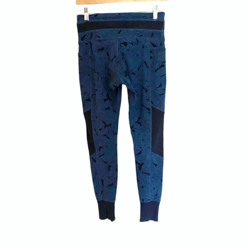 Athleta Tropical Excursion Tight Small - image 4